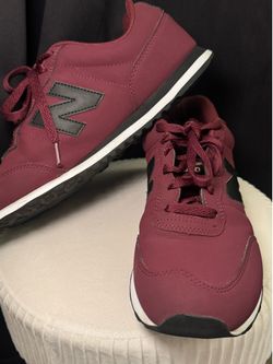 New Balance 400 Sneakers Burgandy Size 9.5 for men