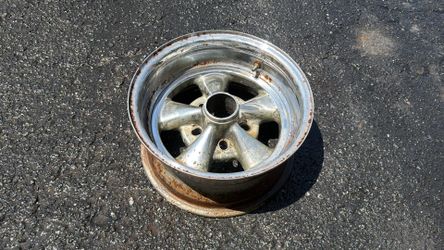 One 14x7 Inch reverse offset Cragar 5 Lug wheel