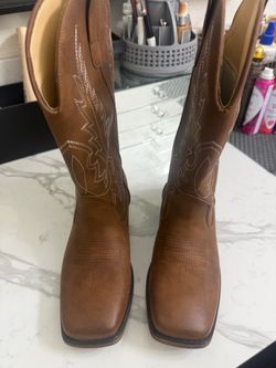 Brown boots size 9.5 LUV brown