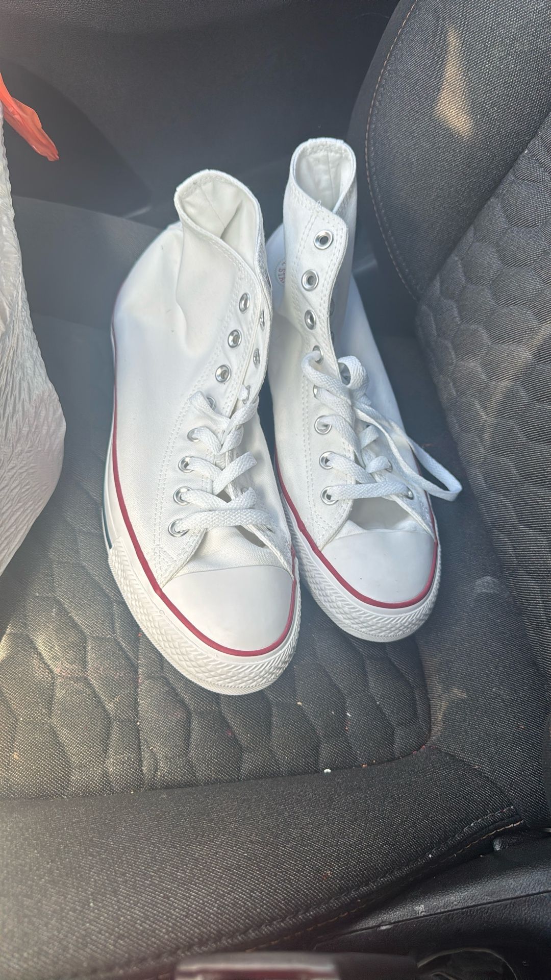 Brand New men’s Converse!!