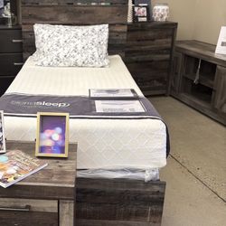 Beautiful Twin Bed Set 