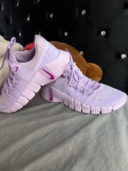 NIKE SIZE 9