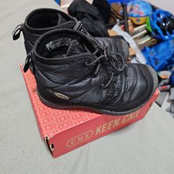 Keen Waterproof Boots Are So Good! Warm Inside 