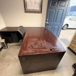 Office Traditional Desk 