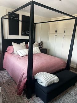 Crate & Barrel Black canopy bed size queen