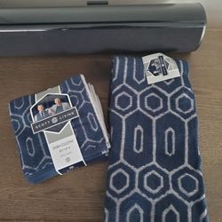 New Kitchen Towels X2. Four New Washcloths