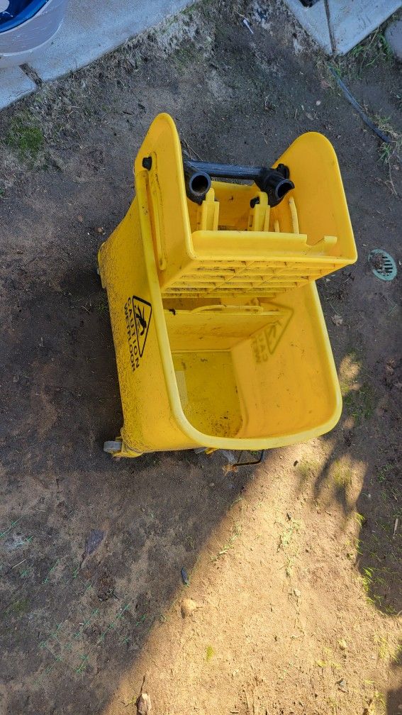 MOP BUCKET SMALL