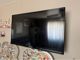 32” Element Smart TV