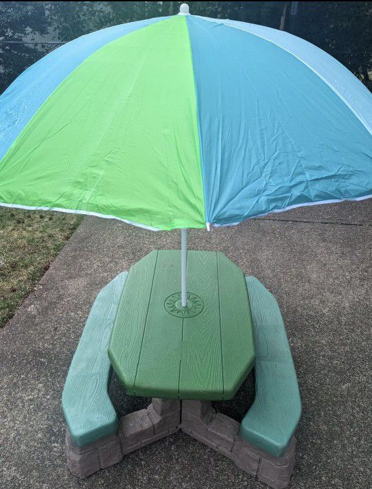 Step2 Naturally Playful™ Toddler Kids Picnic Table with Five & Below Umbrella