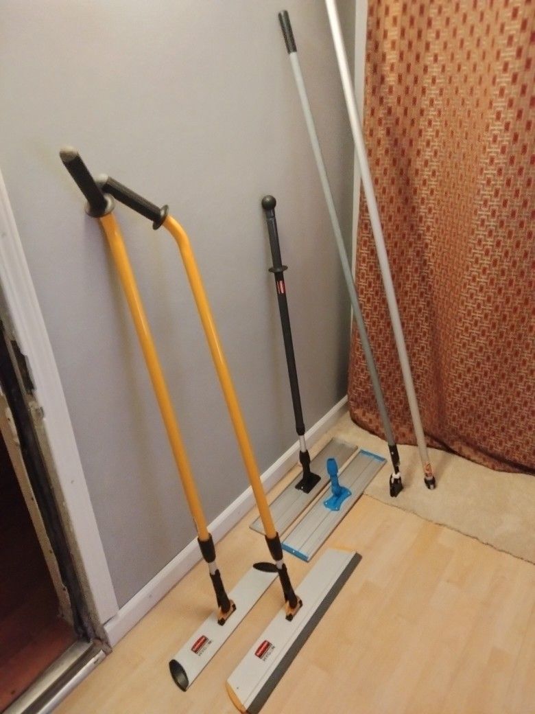 Rubbermaid Hygen commercial Mop Heads & Handles