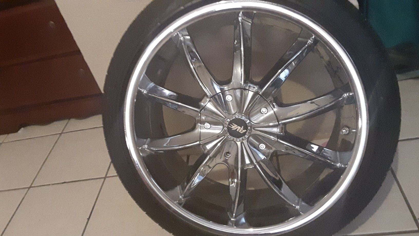 AVE UNIVERSAL RIMES NEW TIRES 18s