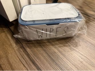 Plastic wipes container with lid.
