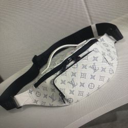 White flower black pressure rush waist bag