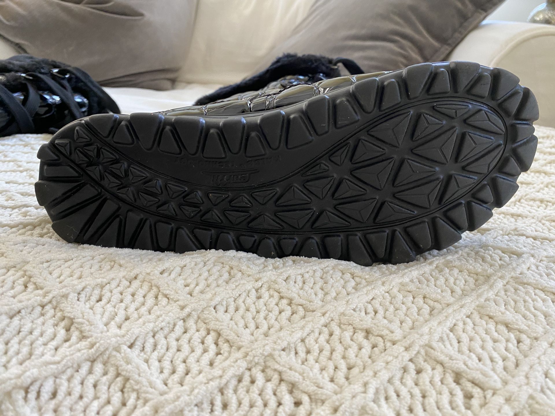 Like New Womens Snow Boots