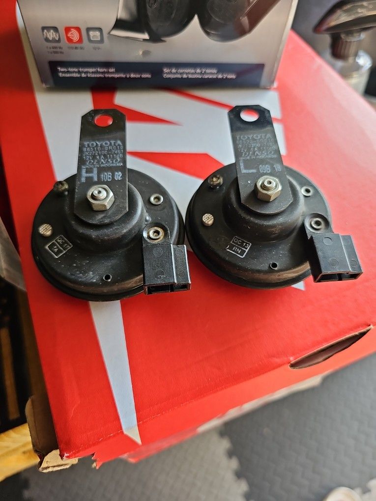 Toyota Rav4 OEM Horn