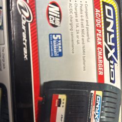 Onyx110 Ac/dc Charger 