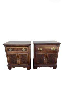 Pair of Drexel Heritage Heirloom collection Chippendale-style nightstands featuring mahogany wood and brass hardware