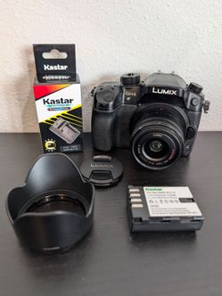 Panasonic Lumix GH4 + 14-42mm Lens