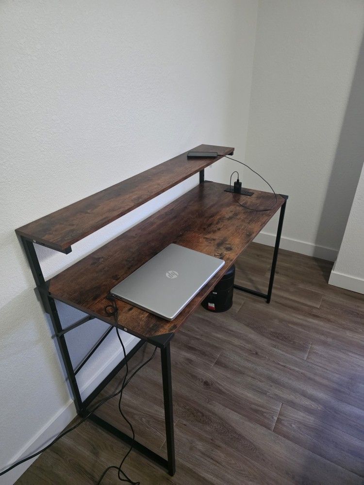 Minimalist Wood & Metal Desk – Built-In Power Outlets