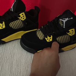 Jordan 4 Thunder Yellow/size 5 Women/unisex