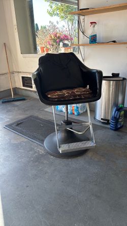 Beautician chair