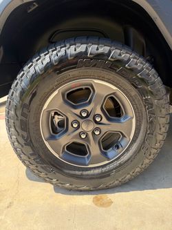4 USED 285/70R17 Falken Wildpeak A/T Tires and 17” Jeep Gladiator Wheels vs