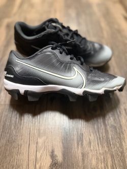 Nike base ball cleats size 7.5 boys