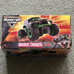 Monster Jam, Official Grave Digger Remote Control Monster Truck, 1:24 Scale, 2.4 GHz (Used - Like New)