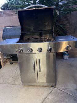 Master Forge Grill, used but in great condition, with auto igniter. Propane Gas. (Asador con encendido automático)