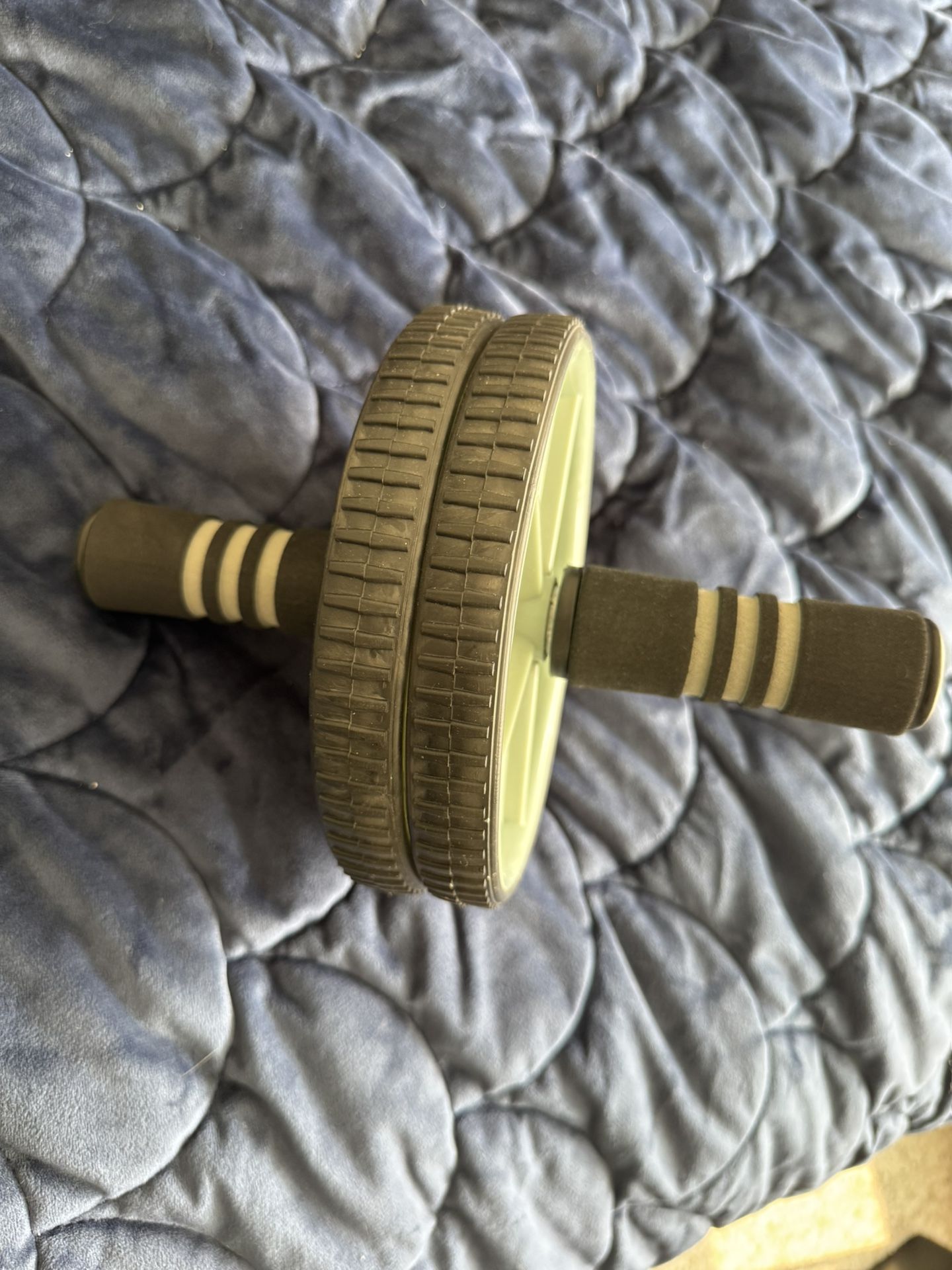 Ab Roller- Jessica Simpson Brand