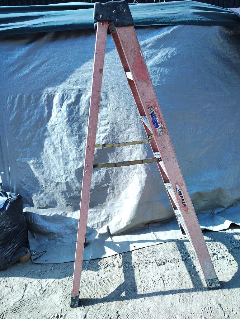 10 ft. Werner Fiberglass Step Ladder