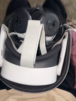 Meta Quest 3s with case