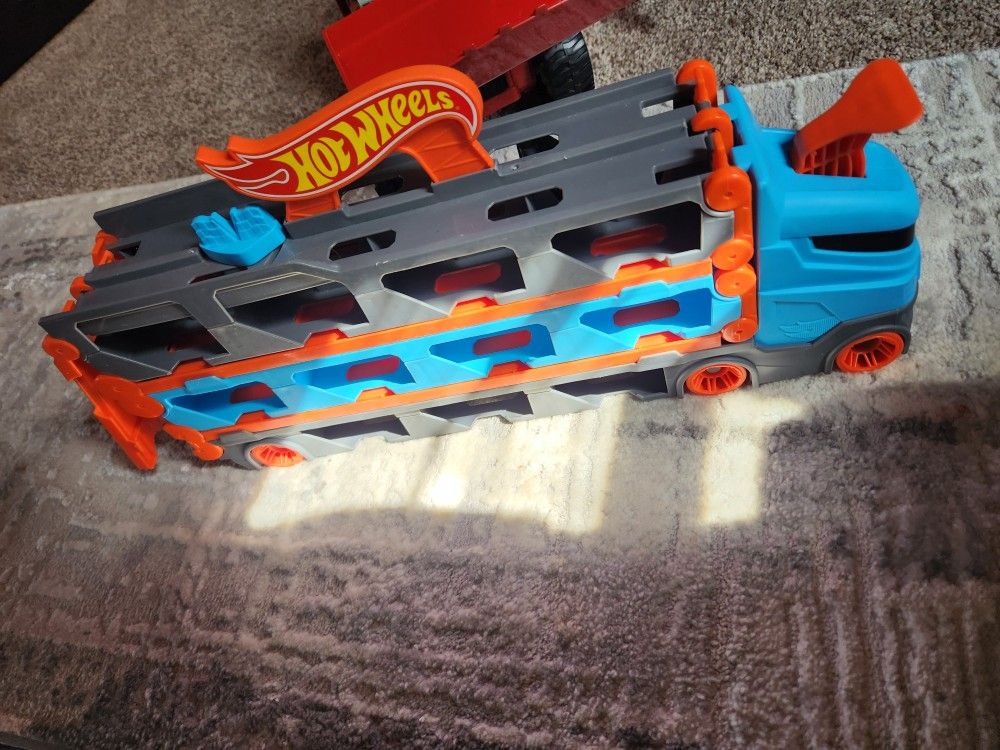 Hot wheels race hauler