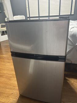 Insignia 3ft Mini Fridge