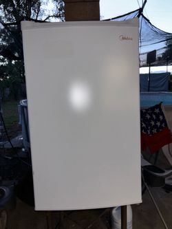Midea 3cu upright freezer