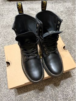 Dr. Martens Zavala