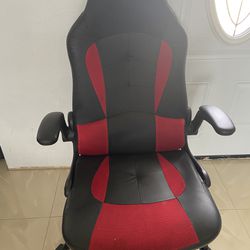 Chair / Desk Chair / Rolling Chair