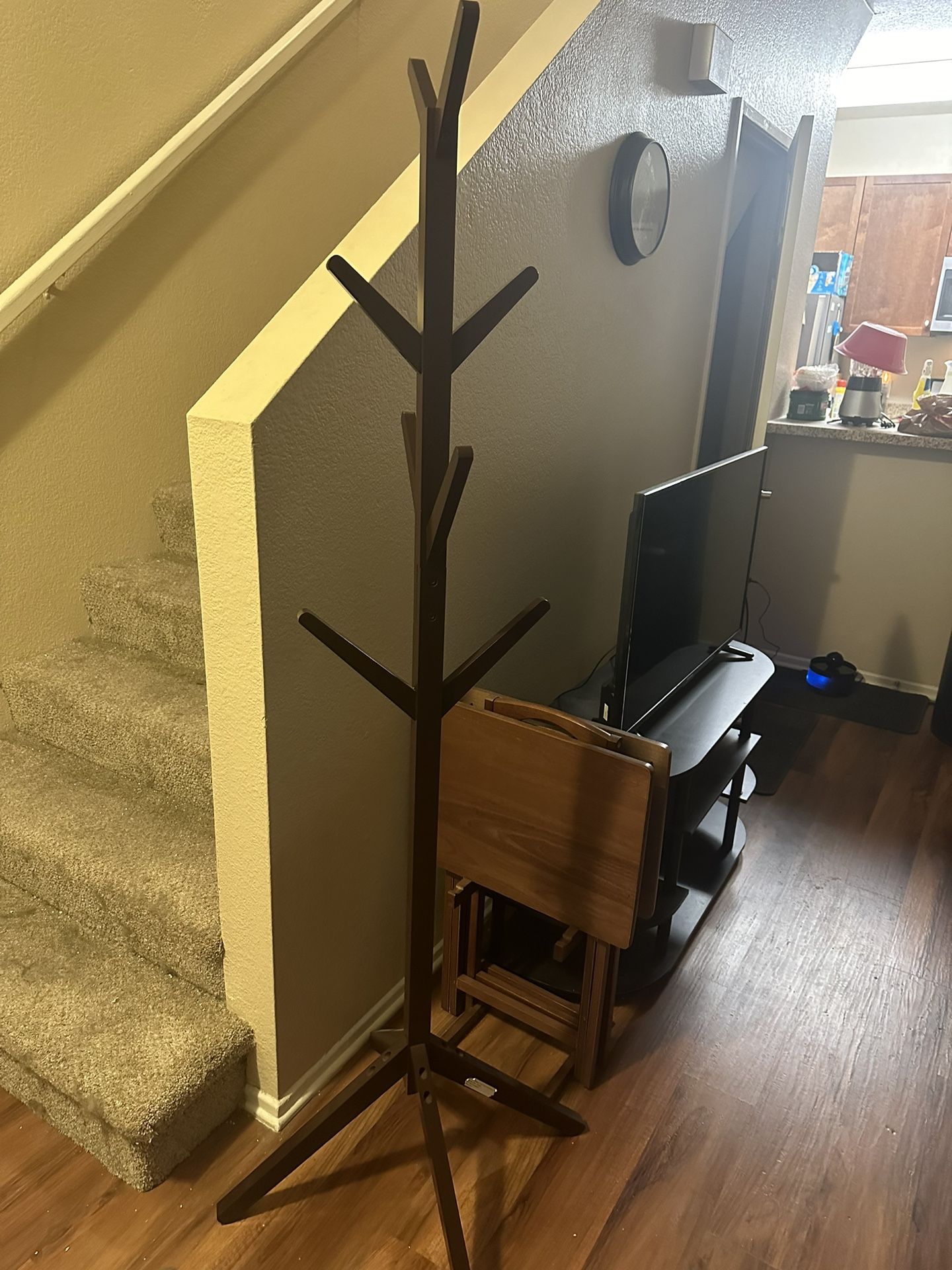 Wooden Coat Tree for Sale in Jurupa Valley, CA OfferUp