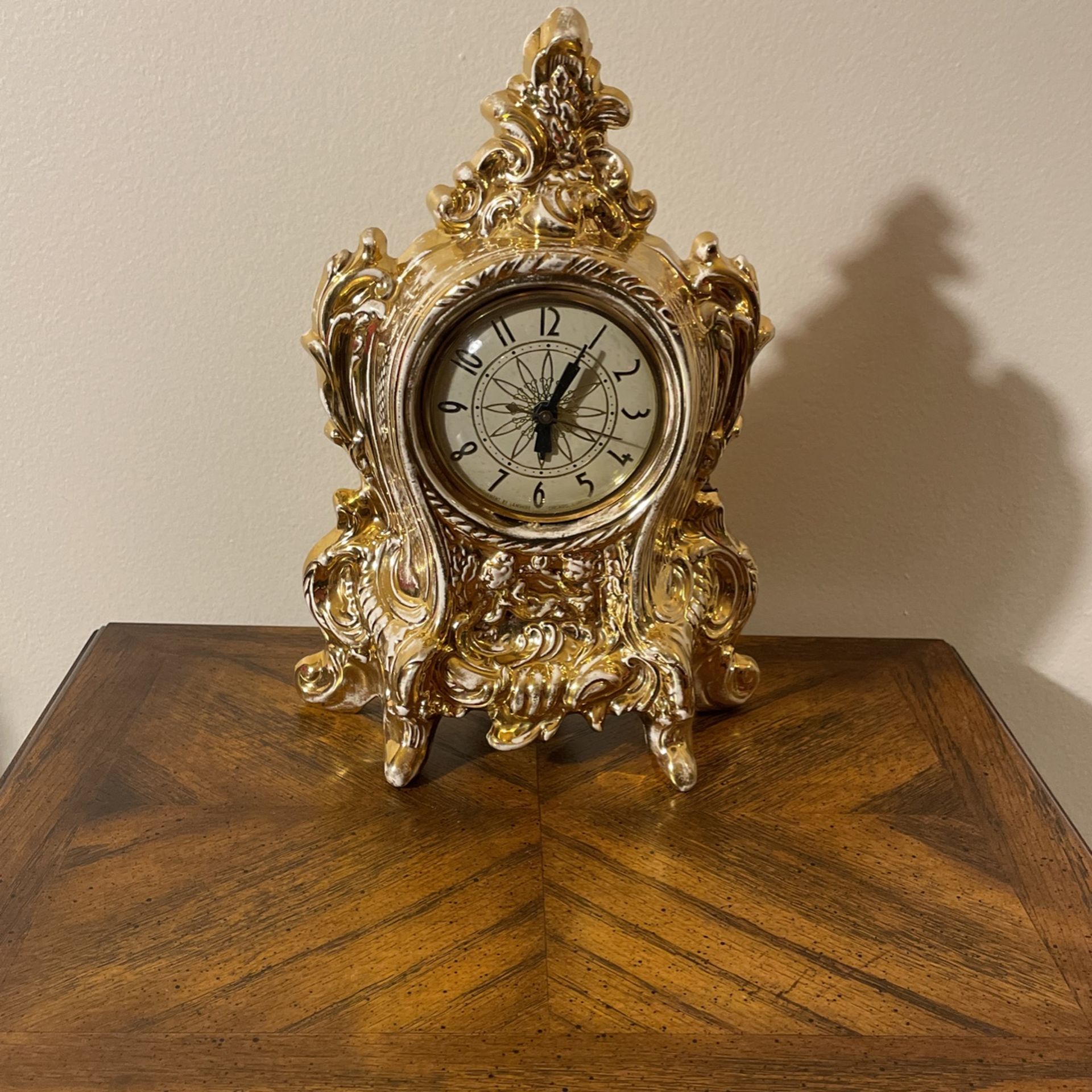 Antique/Vintage Table Clock.                              