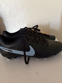 Soccer cleats
