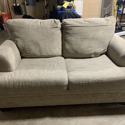 Couch / Loveseat