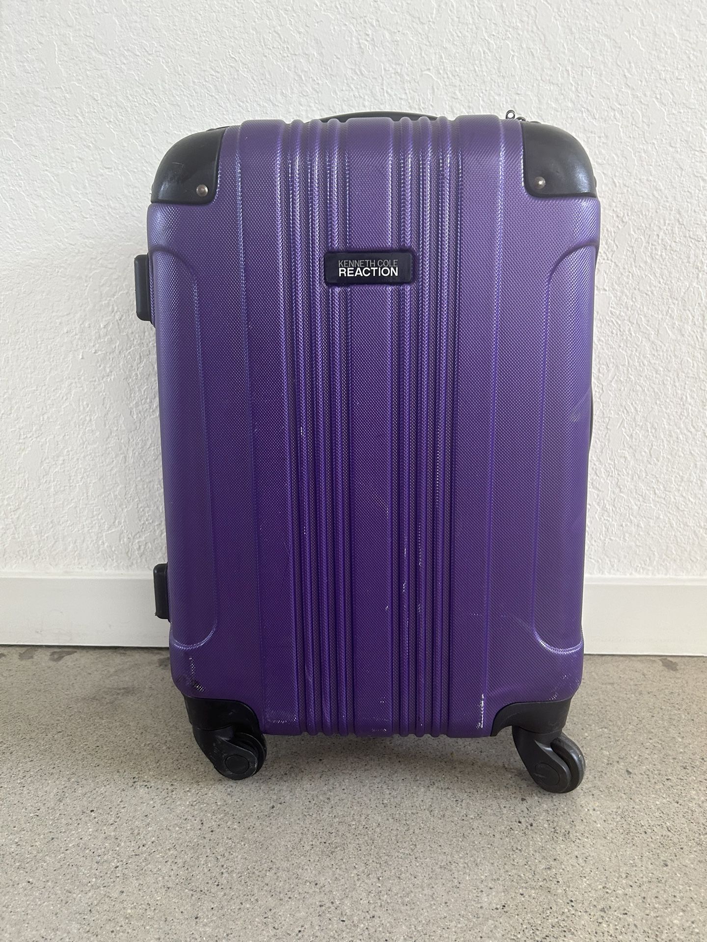 Kenneth Cole Reaction Hard Carry On