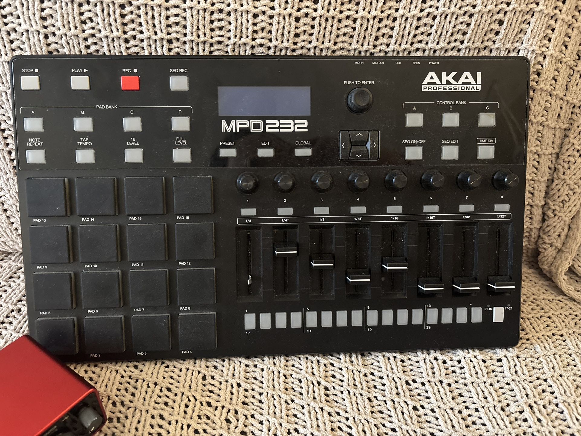 Akai Professional Mpd232 Midi Pad Controller