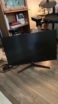 LG monitor 32” x 17” monitor