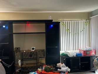Entertainment center