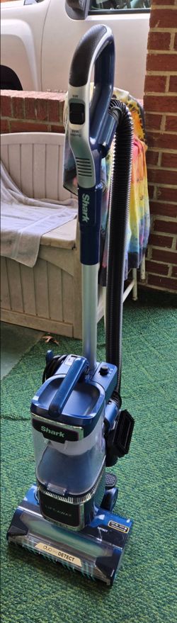 Shark Lift-Away Dual Clean Detect Vacuum Cleaner