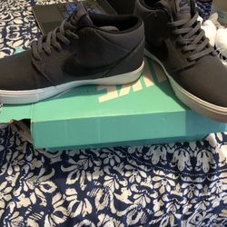 Nike Sb Size 7 Men’s Women’s Size 8.5