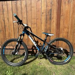 Fully moded giant bike which includes custom grips, pedals, brakes, etc in good condition