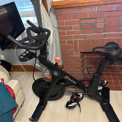 Peloton In Almost New Condition 