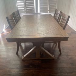 Dining Table And 4 Chairs 